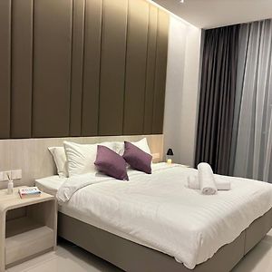 One-Bedroom King Suite